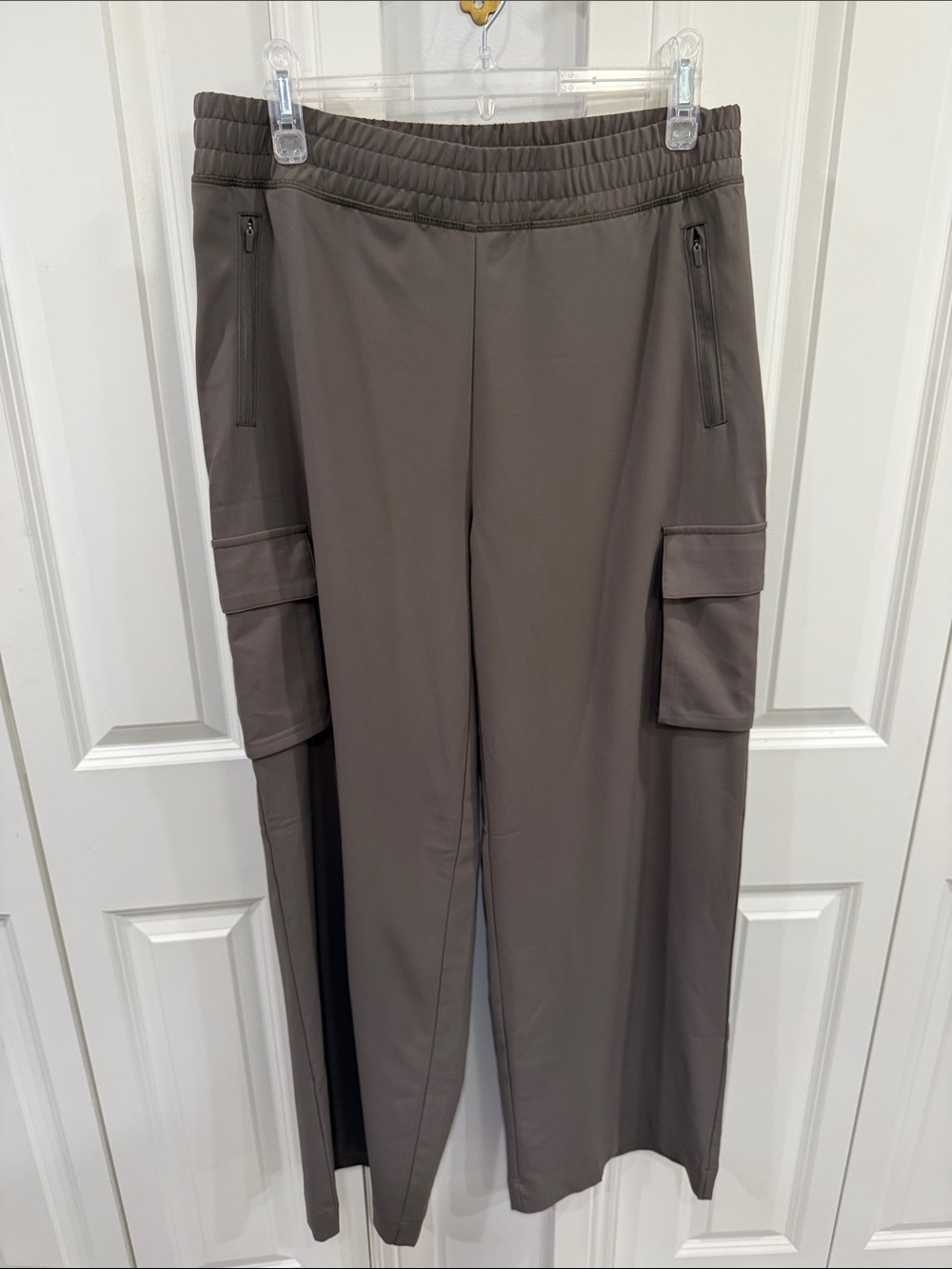 Beyond Yoga Wide Leg Cargo Pants in Olive Green